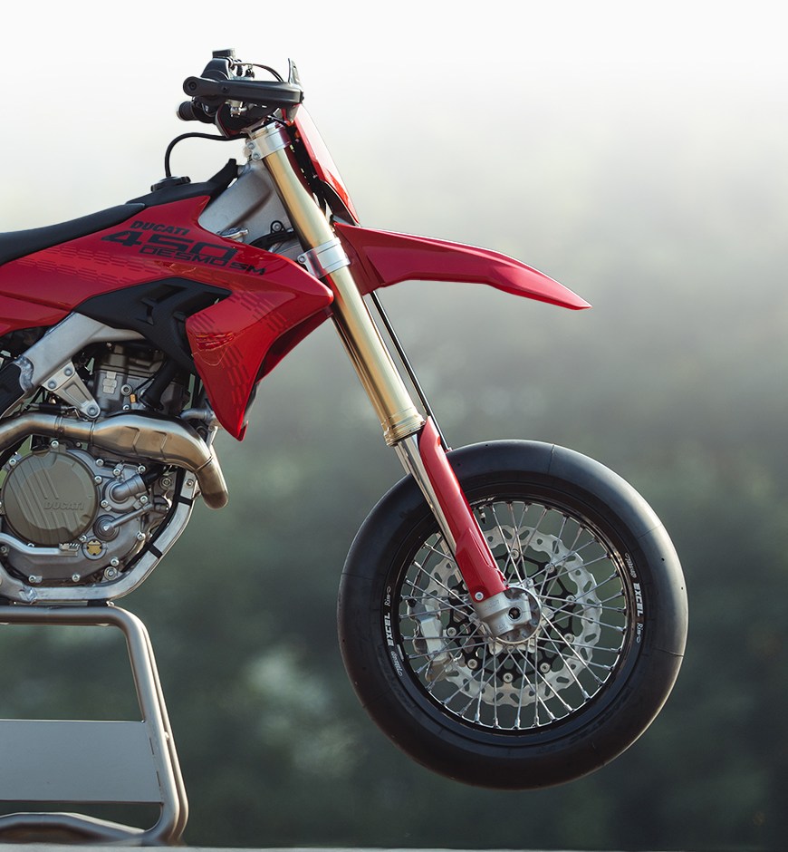 Desmo450 SM supermotard design and chassis
