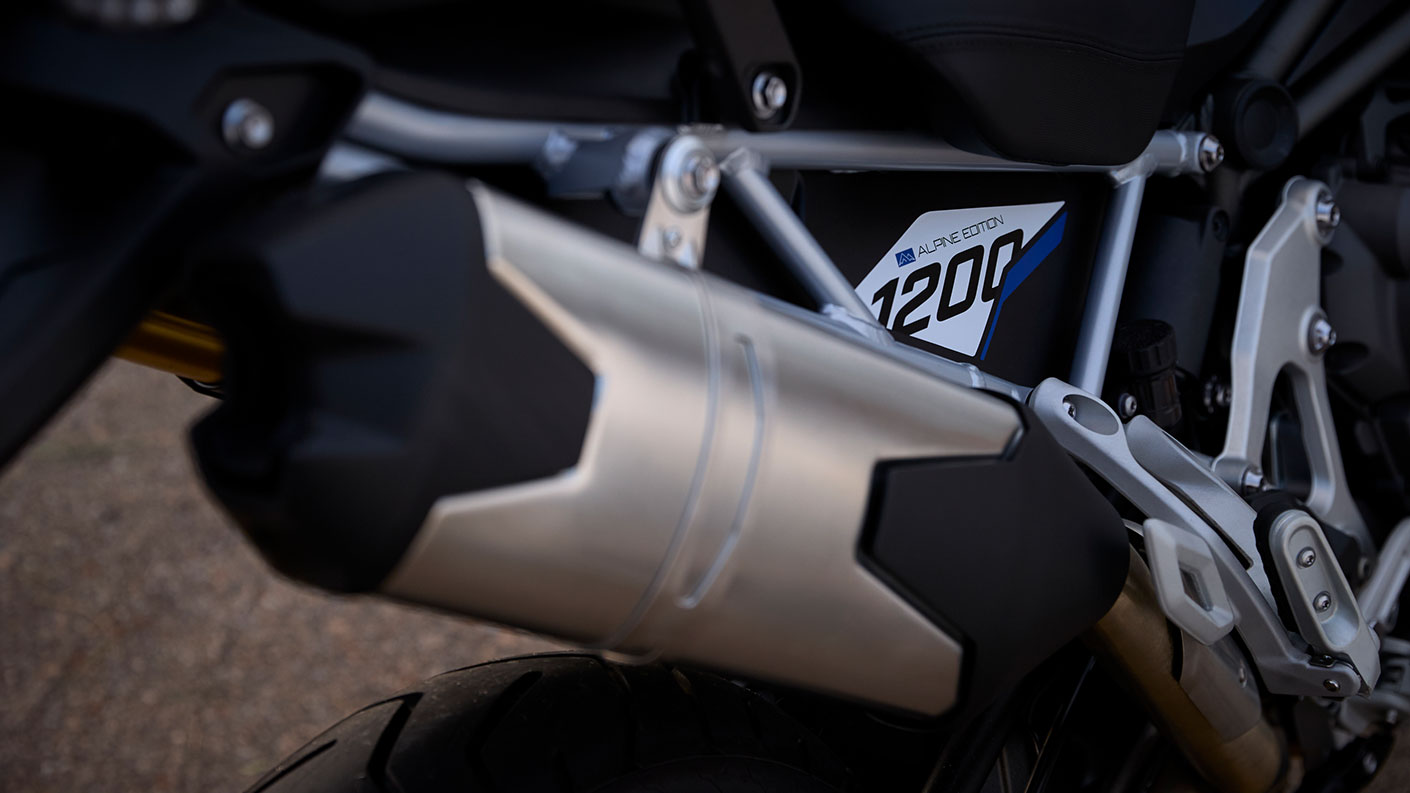 NEW TRI-LINK SWINGARM